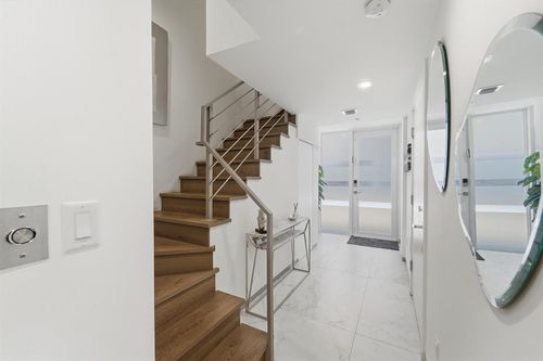 312-700 Ne 14th Ave, Fort Lauderdale, FL, 33304-2883 | Card Image