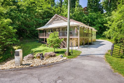 805 N Woodland Dr, Gatlinburg, TN, 37738-4471 | Card Image