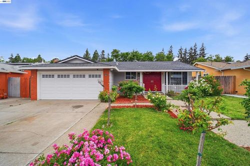 32252 Valiant Way, Union City, CA, 94587-1825 | Card Image