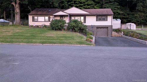 23 Windwood Dr, Newburgh, NY, 12550-8329 | Card Image