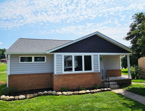 524 N Spring St, Logan, OH, 43138-1542 | Card Image