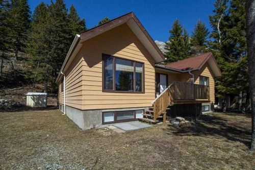 212 Evergreen Ave, Waterton Park, AB, T0K2M0 | Card Image