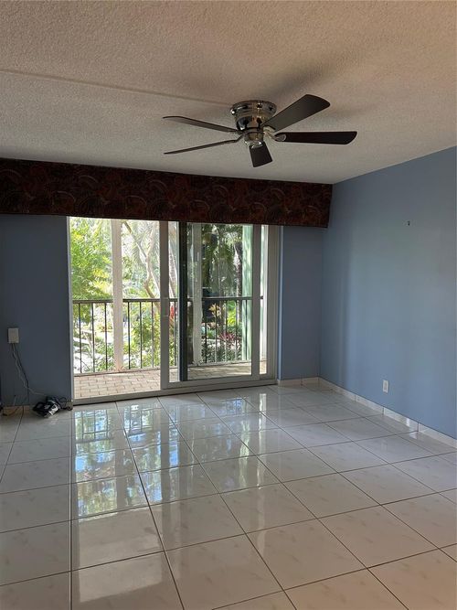211c-5300 Ne 24th Ter, Fort Lauderdale, FL, 33308-3931 | Card Image