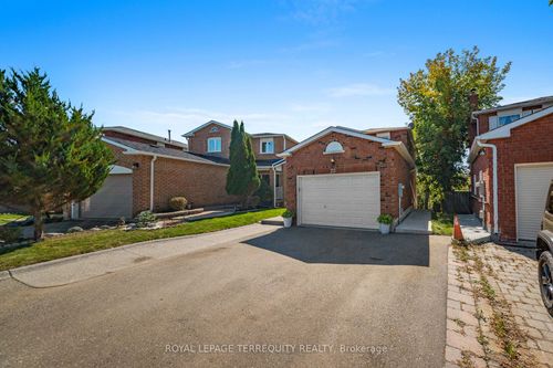 20 Woodcroft Lane, Woodbridge, ON, L4L6S7 | Card Image