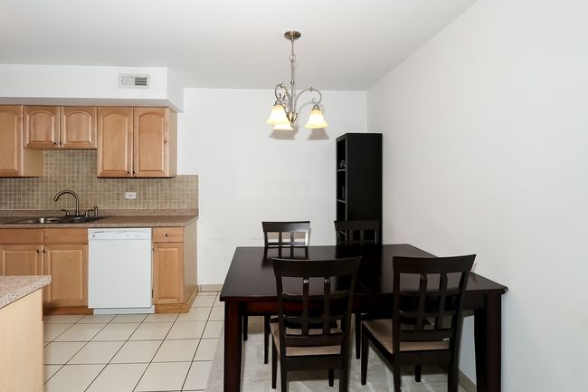 0 - 885 Wellington Ave, Home with 2 bedrooms, 2 bathrooms and null parking in Elk Grove Village IL | Image 10
