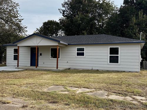 305 S Noble Ave, Cushing, OK, 74023-3821 | Card Image