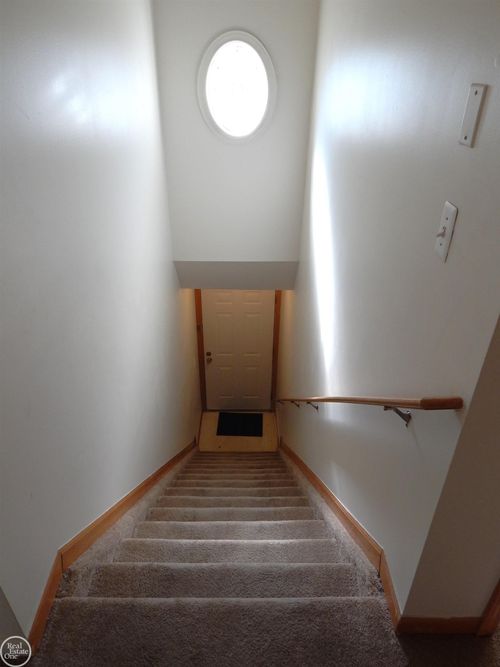 30314 Wedgewood Cir, Roseville, MI, 48066-7705 | Card Image