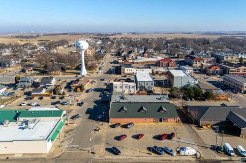 615 10th St, De Witt, IA, 52742-1349 | Card Image