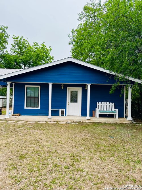 429 Wingate St, La Pryor, TX, 78872-7202 | Card Image