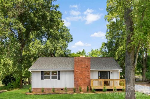 527 Bostian Ave, Kannapolis, NC, 28083-4087 | Card Image