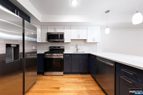 52 James St, Newark, NJ, 07102-2005 | Card Image