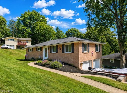 1739 Evergreen Park Dr, Coshocton, OH, 43812-3132 | Card Image