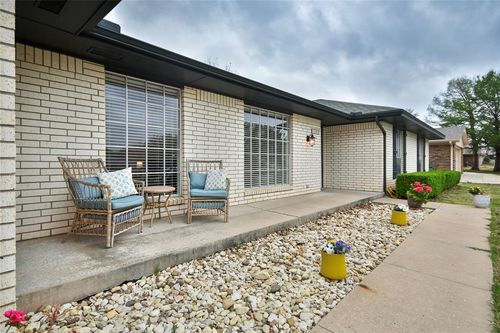 2307 W Club Rd, Duncan, OK, 73533-3235 | Card Image