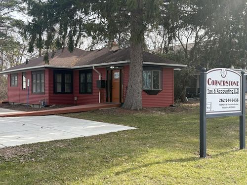 N50W34710 Wisconsin Avenue, LAC LA BELLE, WI, 53069 | Card Image