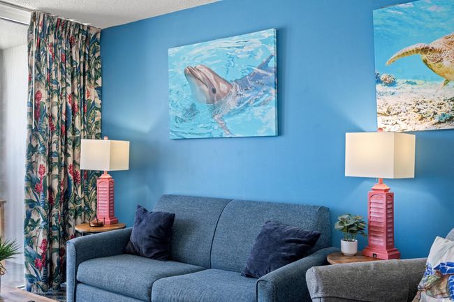 Living area with a textured ceiling | Image 18