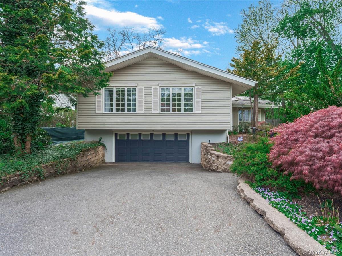 Residential in North Hempstead