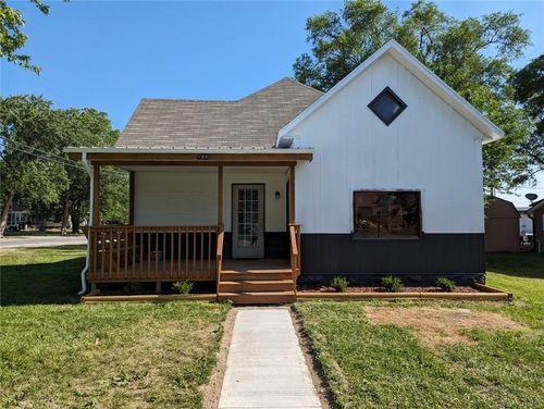 184 W Center St, Peculiar, MO, 64078-2597 | Card Image