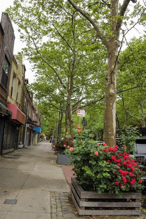3-d-41-30 46th St, Sunnyside, NY, 11104-1828 | Card Image