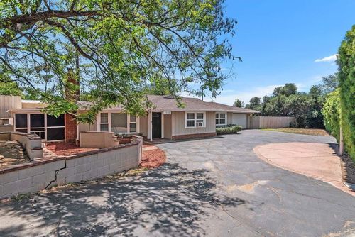 2282 Sunset Dr, Escondido, CA, 92025-6613 | Card Image