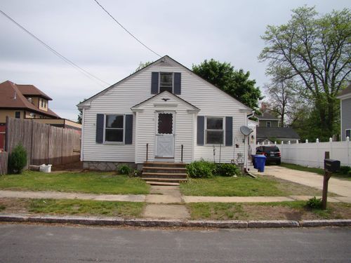 145 Mcquesten St, Manchester, NH, 03102-5207 | Card Image