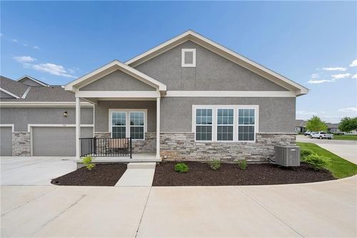 700-11901 S Tallgrass Dr, Olathe, KS, 66061-7355 | Card Image