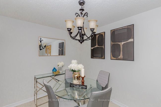 39 Seaborn Rd, House attached with 5 bedrooms, 2 bathrooms and 4 parking in Brampton ON | Image 6