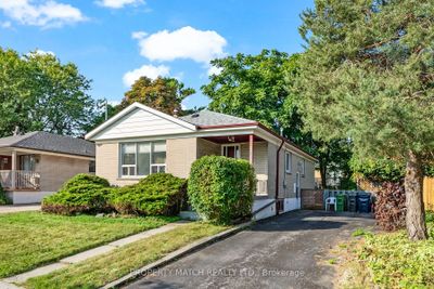 22 Farmbrook Rd, House other with 3 bedrooms, 1 bathrooms and 3 parking in Scarborough ON | Image 1