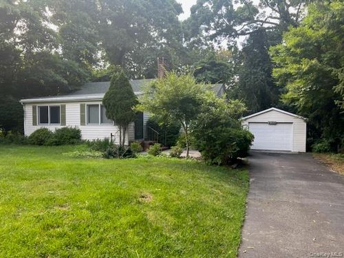 176 N Side Rd, Wading River, NY, 11792-1109 | Card Image