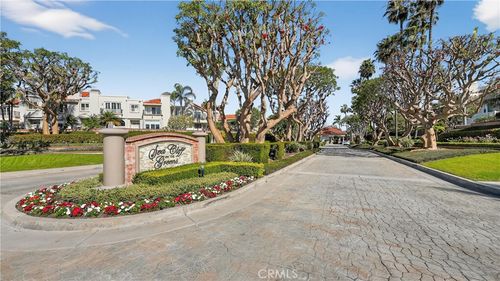 19282 Torreypines Cir, Huntington Beach, CA, 92648-5512 | Card Image