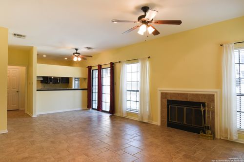 9 Chapel Hill Cir, San Antonio, TX, 78240-3903 | Card Image
