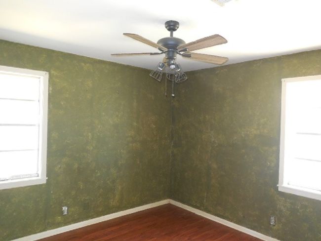 Unfurnished room with dark wood-style floors, baseboards, and a ceiling fan | Image 7