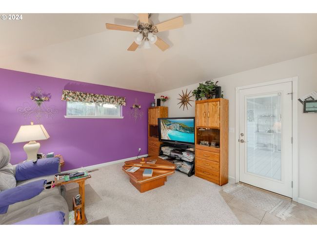 217 Christopher Ct, House other with 3 bedrooms, 2 bathrooms and 2 parking in Winchester OR | Image 9