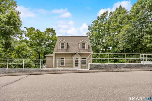 327 Steinmann Ave, Middlebury, CT, 06762-2633 | Card Image