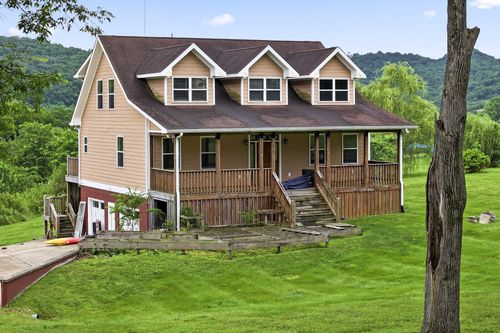 356 Maple St, Gordonsville, TN, 38563-2219 | Card Image