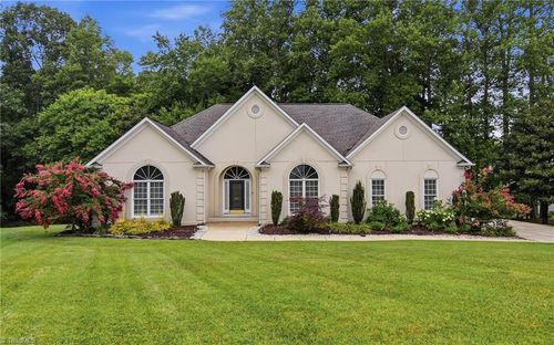 3003 Lodge Dr, Jamestown, NC, 27282-8533 | Card Image