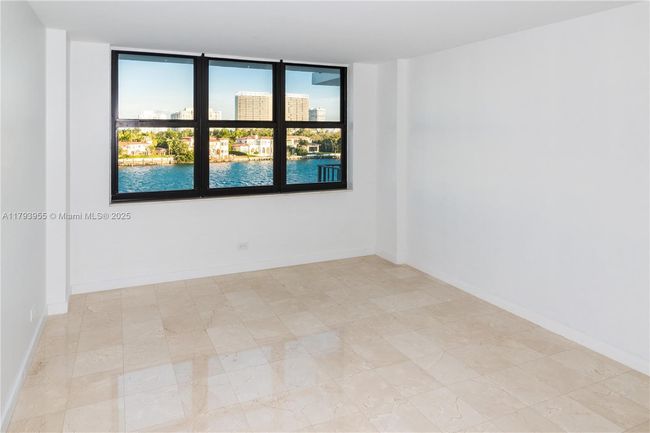 APT-404 - 10101 E Bay Harbor Dr, Condo with 2 bedrooms, 2 bathrooms and null parking in Bay Harbor Islands FL | Image 12