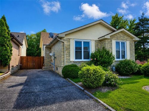 31 Old Carriage Dr, Kitchener, ON, N2P1H5 | Card Image