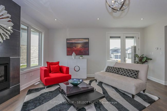 2 - 499 Sophia Cres, Condo with 3 bedrooms, 4 bathrooms and 1 parking in London ON | Image 10