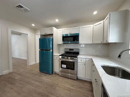 12 Canyon St, Huntington, NY, 11743-3636 | Card Image