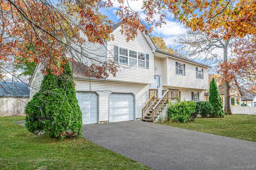 1 Wendy Dr, Farmingville, NY, 11738-2520 | Card Image