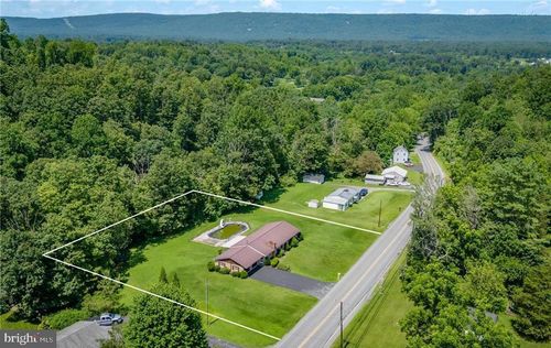 3573 Old Mill Rd, Slatington, PA, 18080-3706 | Card Image