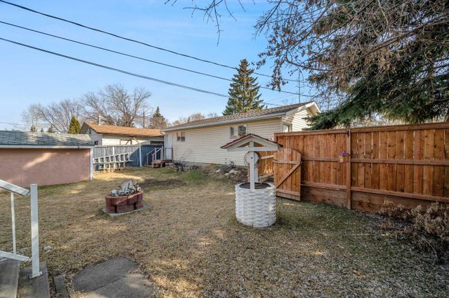 5220 19 Avenue Nw, Home with 4 bedrooms, 2 bathrooms and 5 parking in Calgary AB | Image 32