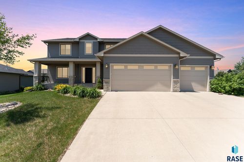 2101 S Meadowview Ave, Sioux Falls, SD, 57110-3308 | Card Image