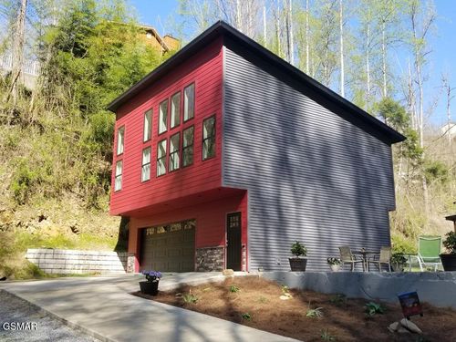 667 Turkey Nest Rd, Gatlinburg, TN, 37738-3459 | Card Image