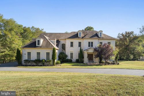 11561 Stuart Mill Rd, OAKTON, VA, 22124-1117 | Card Image