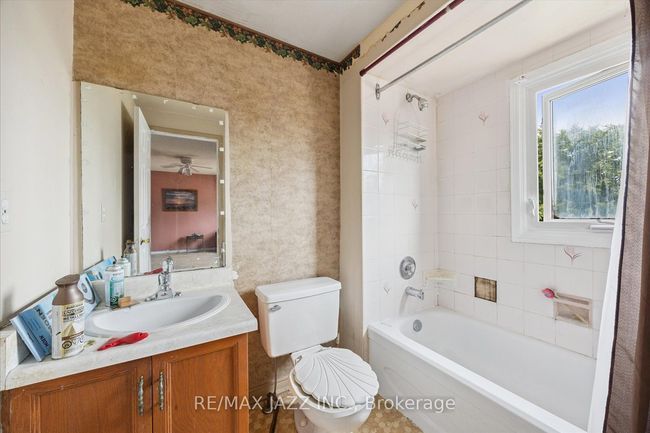 24 Large Cres, House other with 3 bedrooms, 3 bathrooms and 1 parking in Ajax ON | Image 22