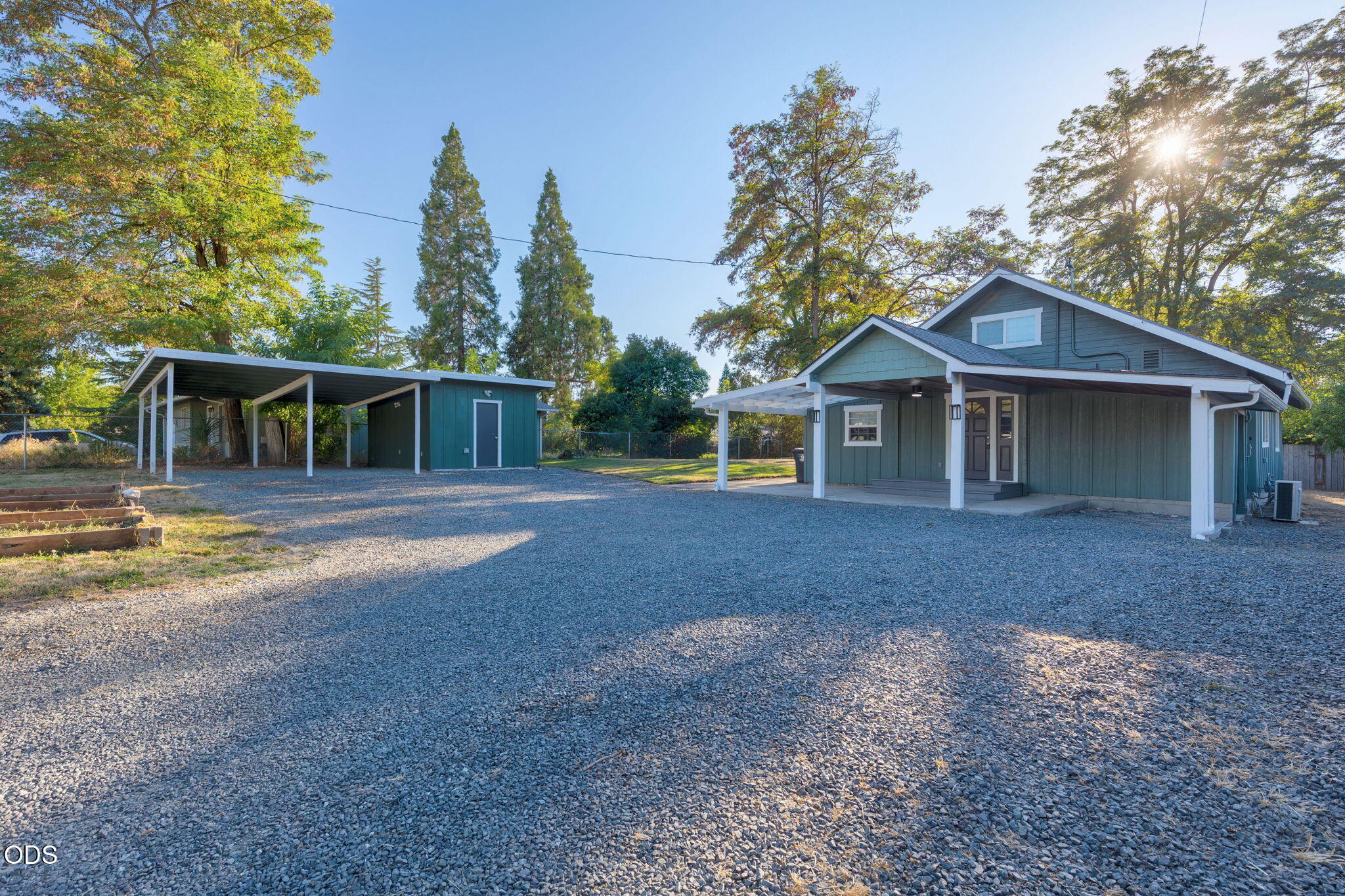 1102 Sw Oak St, Pending in Grants Pass - eXp Realty