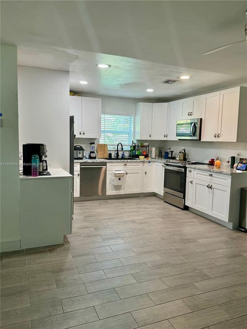 550 Sw 11th Dr, Deerfield Beach, FL, 33441-6346 | Card Image