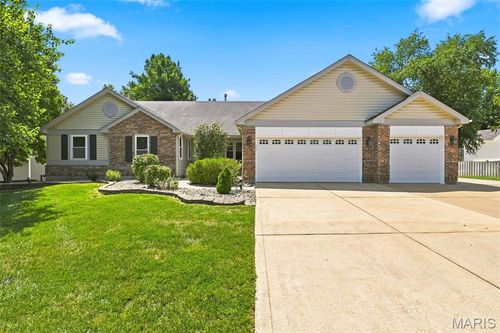16806 Clayton Rd, Wildwood, MO, 63011-5411 | Card Image