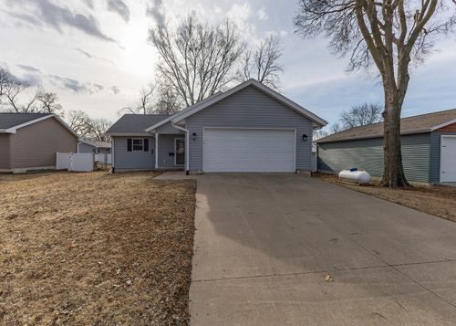 603 4th St, Camanche, IA, 52730-2321 | Card Image